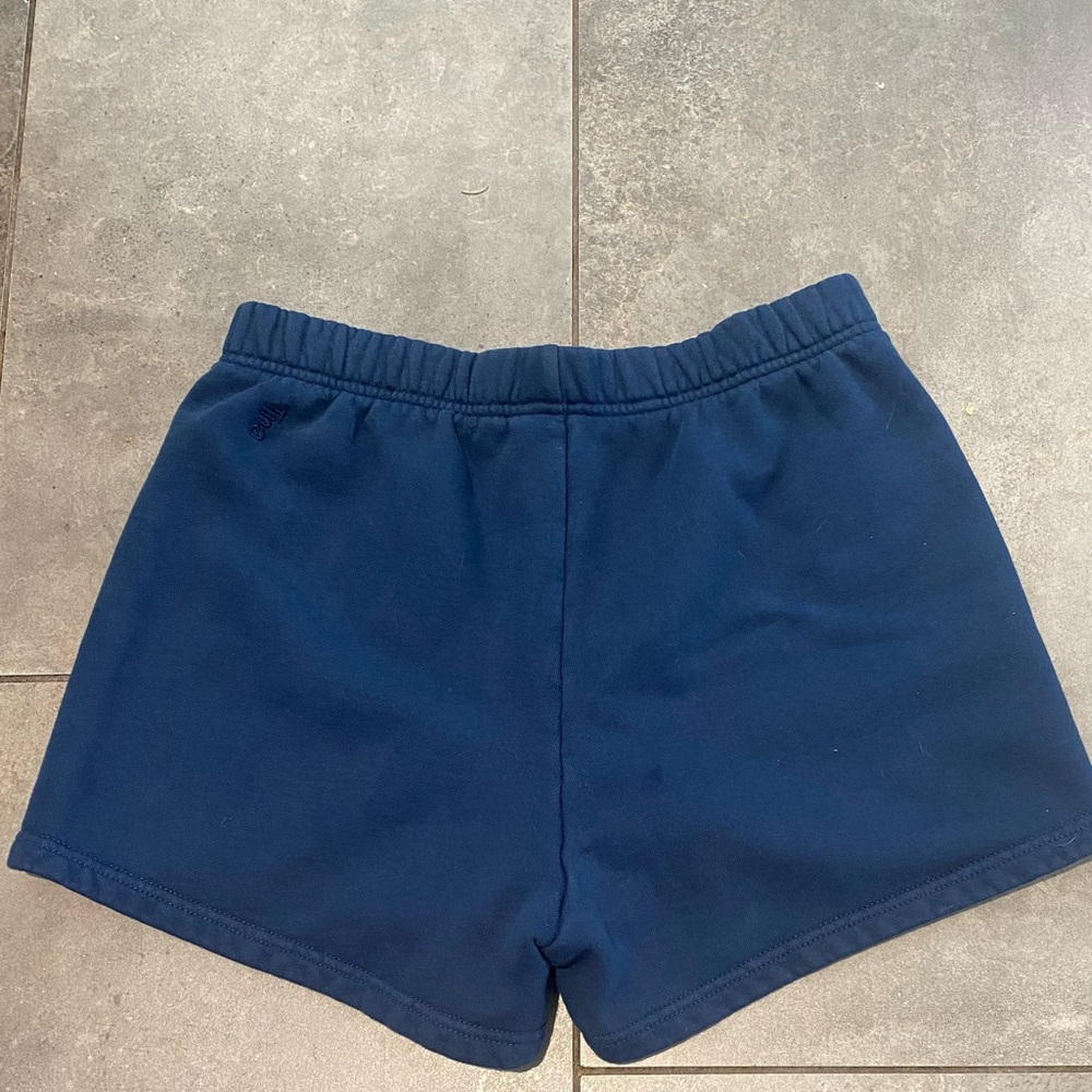 Aritzia tna cozy fleece perfect shorts - Picture 2 of 3